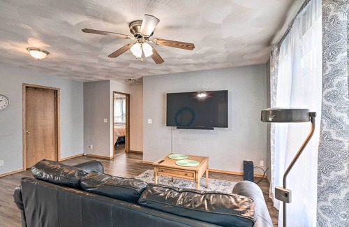 Dubuque Apartment | NEW! Dubuque Apartment w/ Deck < 1 Mi to Downtown!