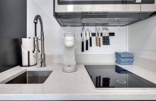 Madras House | NEW! Eagles Landing Tiny Home - B03 - Hot Tub