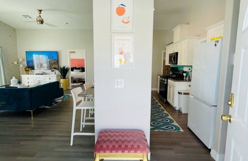Palm Springs House | -NEW-Eclectic house Palm Springs-San Jacinto Mtn views, saltwater pool- sleeps 8