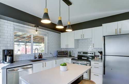 Englewood House | NEW! Englewood Getaway < 10 Mi to Downtown Denver!