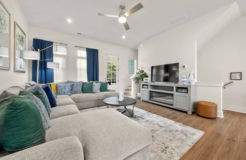 Chosewood Park House | New, EV Charger, Free Garage Parking, Outside Space, Pet Friendly, Near GA World Congress Center