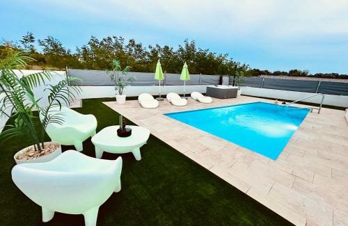 Mali Maj Apartment | New exclusive apartment Green Horizon with garden, hot tub and private pool near the sea