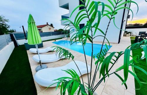 Mali Maj Apartment | New exclusive apartment Green Horizon with garden, hot tub and private pool near the sea