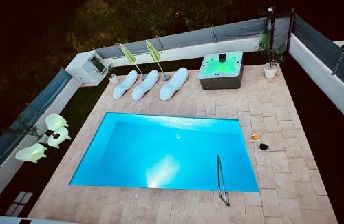 Mali Maj Apartment | New exclusive apartment Green Horizon with garden, hot tub and private pool near the sea