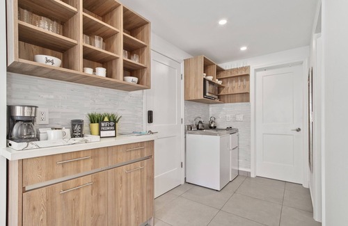 Rancho Condo | New-Executive Cozy 1 Bedroom with Balcony