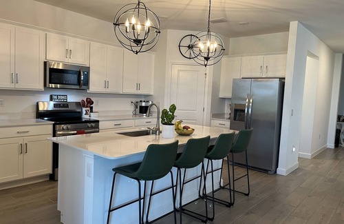 Gateway House | New executive home 4 bed & 3 bath with private pool in gated community. n