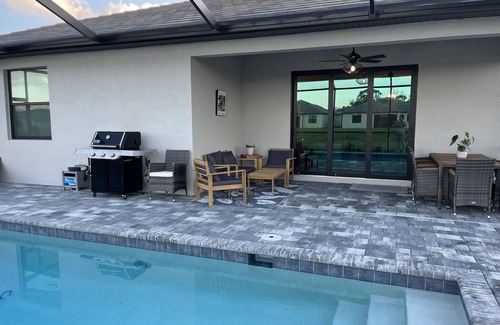 Gateway House | New executive home 4 bed & 3 bath with private pool in gated community. n