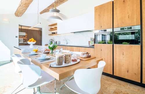 Eygalieres Villa | New Eygalières Farmhouse: 6BR/Pool/Garden/Views