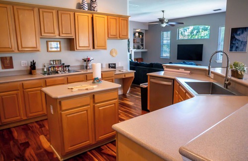 Merritt Island House | ⛵️New! Fair Winds, large Island home, heated pool, 4 bedrooms, 5 beds, 2.5 bath 🏝️