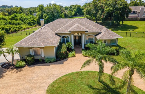 Merritt Island House | ⛵️New! Fair Winds, large Island home, heated pool, 4 bedrooms, 5 beds, 2.5 bath 🏝️