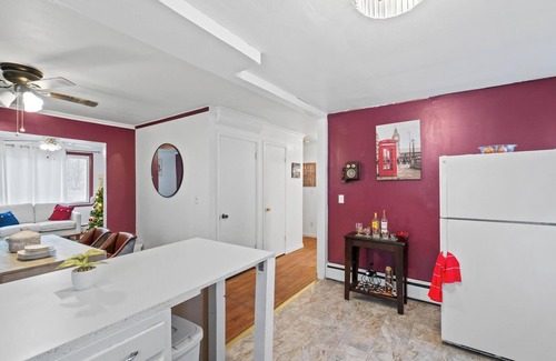 Scranton House | NEW! " Fall Season " open space concept & cozy 2 bed ranch - min from downtown