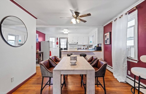 Scranton House | NEW! " Fall Season " open space concept & cozy 2 bed ranch - min from downtown