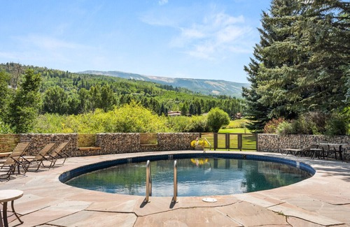 Snowmass Village House | New! Family friendly Snowmass retreat w. hot tub and pool. 5 minutes to resort!
