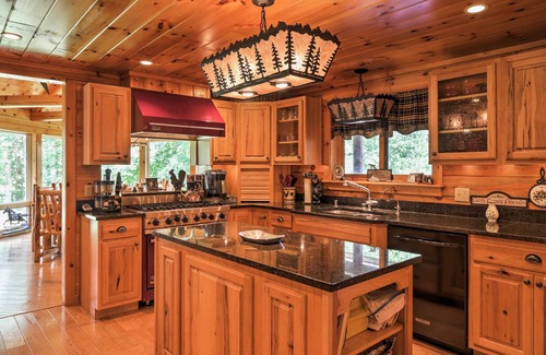 Pine Bush Cabin | NEW! FOLEY'S LOG CABIN with Hot Tub