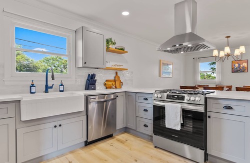 Dean Highland House | NEW! Game Day+ Group Trip + Cowboy Pool + 2 Kings + Sleeps 12