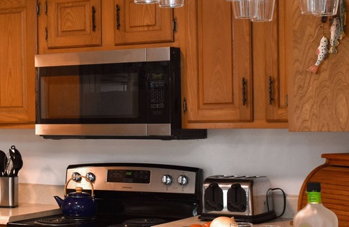 Fairfield Bay House | New Game Room! WiFi! King Bed! Family Friendly!