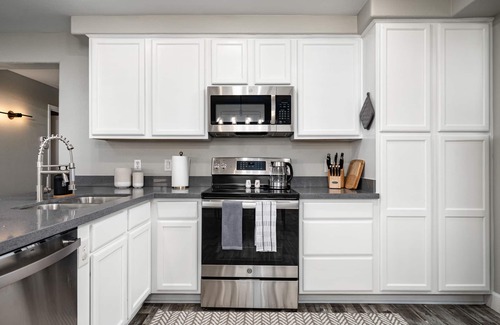 Peoria House | NEW Gorgeous 5bd3ba Home with Heated Pool!