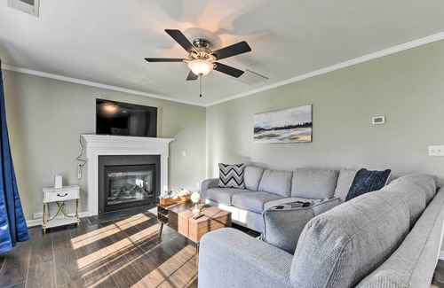 Davis Lake - Eastfield House | NEW! Gorgeous Charlotte Home w/ Large Fenced Yard!