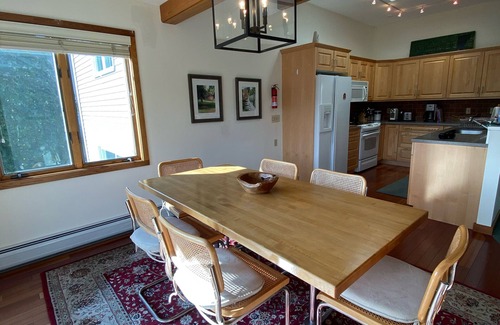Manchester Condo | NEW Gorgeous mountain view condo 4bdr 3bth, wifi, cntrl air,near golf & downtown