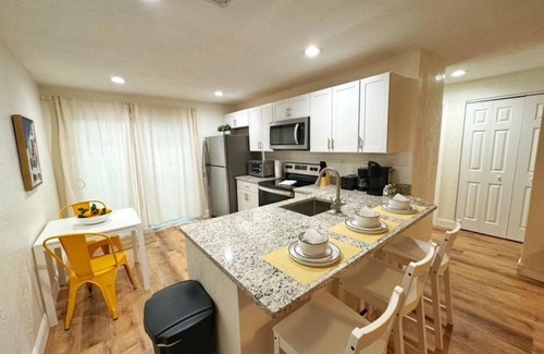 Port Orange House | NEW Gorgeous Sunshine-Up 6 Guests-Private Backyard