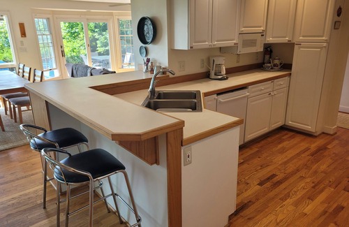Frankfort House | New! Great Lakes Getaway - incredible Lakefront Location! Walk to beach and downtown!