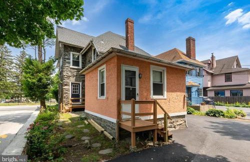 Bryn Mawr Apartment | New! Ground-level 2b2b In Bryn Mawr W Parking!