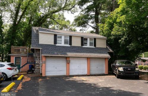 Bryn Mawr Apartment | New! Ground-level 2b2b In Bryn Mawr W Parking!