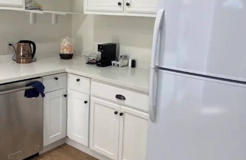 Woodland Hills House | New Guesthouse! w/Full Kitchen!