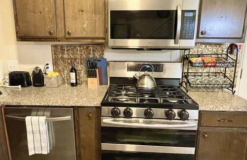 Edgewood House | New Guesthouse with Pool & Hot Tub!