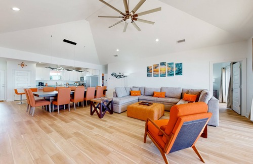 Dauphin Island House | New Gulf front home with vast deck, heated saltwater pool & views - dog-friendly