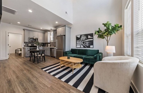 Lafayette House | NEW*Gumbo House*KING Bed*Fast WiFi*Instant Book