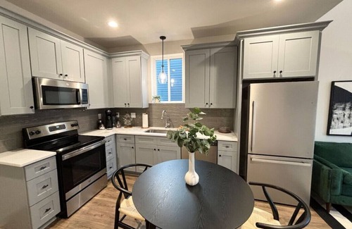 Lafayette House | NEW*Gumbo House*KING Bed*Fast WiFi*Instant Book