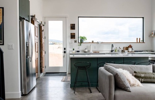 New Harmony House | New Harmony Astoa Etxea: MTR