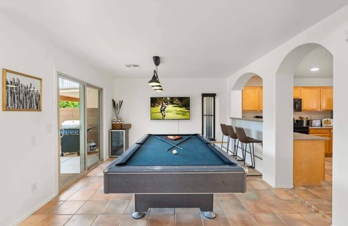 South Mountain House | *NEW* Heated Pool & Hot Tub Cozy Phoenix 4BR Oasis