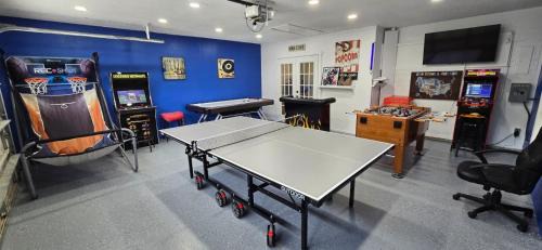 Palma Sola House | New Heated Pool+HotTub + 13 min to AMI+ 4BR 20ppl