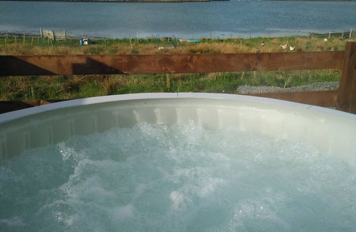 Lewis and Harris Cabin | New Hebridean Retreat - Shepherd Hut with gym and hot tub use