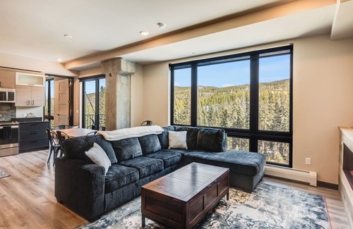 Winter Park Condo | New Hike/Ski in/out Modern Condo-Mountain Views