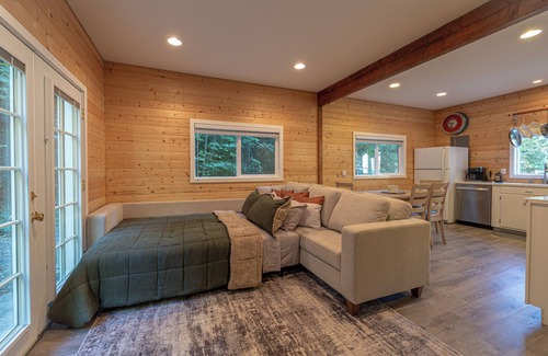 Port Angeles Cabin | NEW Hiker's Hideaway