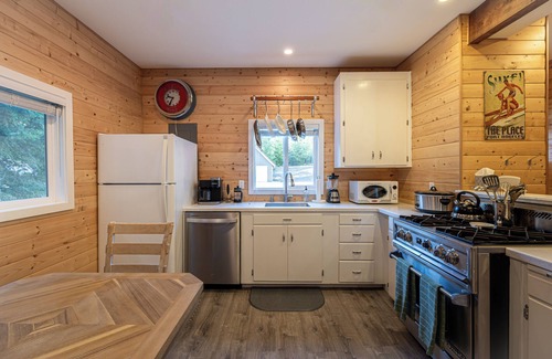 Port Angeles Cabin | NEW Hiker's Hideaway