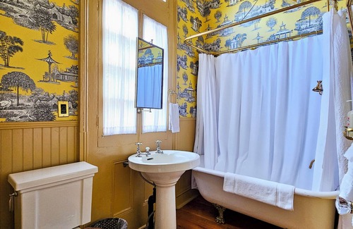 Faubourg Marigny Hotel | NEW! Historic Casa Capone, Saltwater Pool &Spa, Large Groups, Marigny/French Qtr