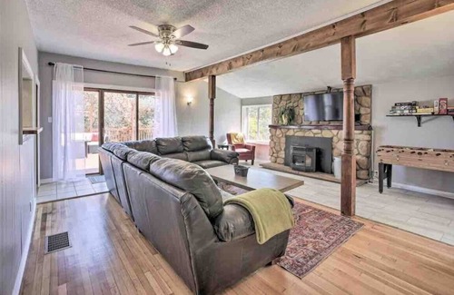 Palmer Lake House | NEW Historic Palmer Lake 2 bedroom with a VIEW!