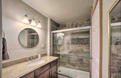 Palmer Lake House | NEW Historic Palmer Lake 2 bedroom with a VIEW!