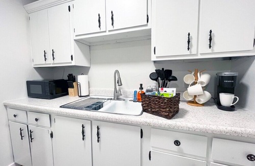 Canton Apartment | *New Hof Apt!* - Balcony - Pet Friendly - Sleeps 4