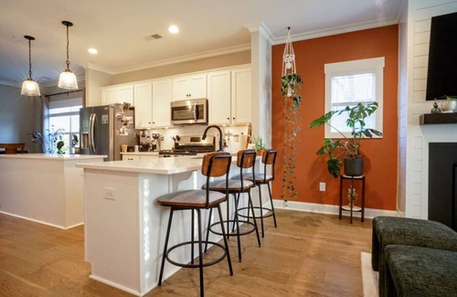 Greenville House | NEW Home 2Bed/2Bath+Office~7 min to DT [30 DAYS+]