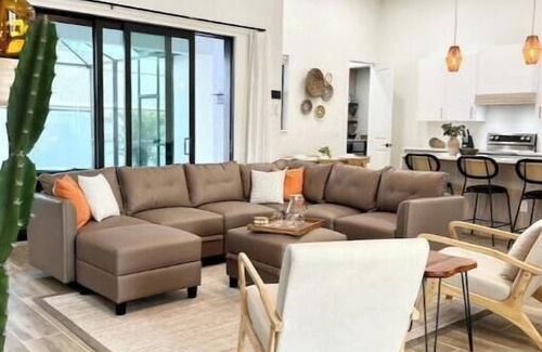 South Venice House | New home,mins to beach, heated pool,two kitch