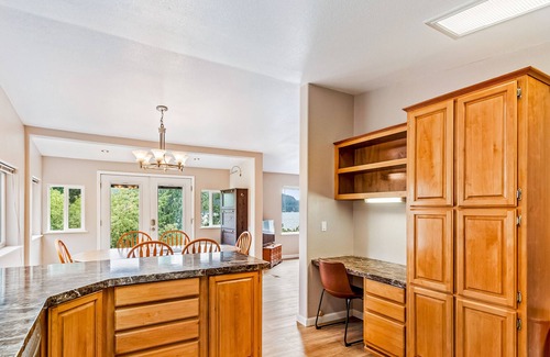 Harrison House | New home with amazing lake view - steps to town & Trail of the Couer d'Alenes