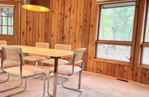 The Woods Resort | NEW & HOT! Huge, Dog-Friendly, Mid-Century Fabulous rancher