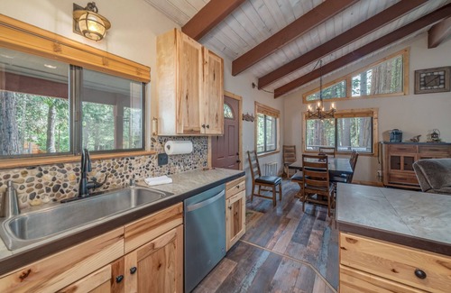 Dorrington Cabin | *NEW HOT TUB* DOG FRIENDLY, 4 BR IN BIG TREES VILLAGE W/FREE ACCESS TO BTV REC C