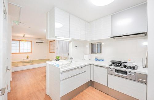 Sumida Apartment | New house Solamachi Tokyo 5 min walk, Asakusa 2 min away, direct airport access, great for families and groups