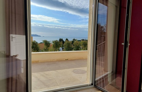 Carqueiranne House | New house with sea view, 5 minutes' walk from the Pradon beach.